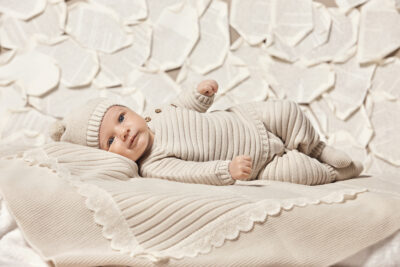 CONJUNTO DE PUNTO BEBÉ TOSTADO JULIANA