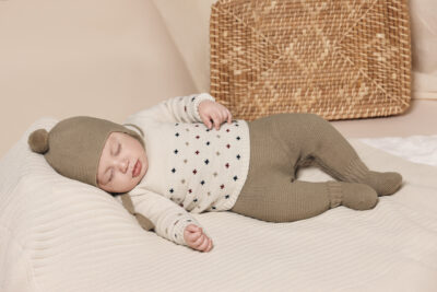 CONJUNTO PUNTO ESTRELLAS CREMA TOSTADO JULIANA